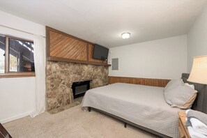 11 bedrooms, iron/ironing board, travel crib, WiFi (free)
