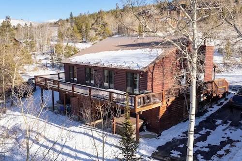 Spacious 11BR Cabin for Groups | Near Granby Ranch