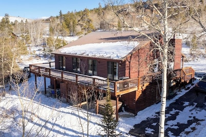 Spacious 11BR Cabin for Groups | Near Granby Ranch