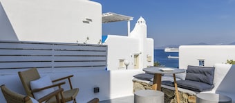 Mykonos Perla Town House - Perfect Location with Pool and Private Parking - 2 BR