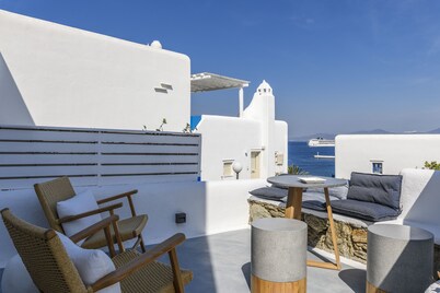 Mykonos Perla Town House - Perfect Location with Pool and Private Parking - 2 BR