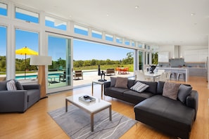 TV, fireplace, music library, stereo - Healdsburg, CA Amazing Resort-like Estate Healdsburg -- 4BD / 3BA (Healdsburg)