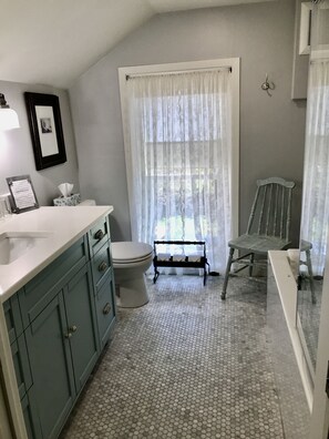 وحدات دش مع أحواض استحمام، مجففات شعر، مناشف، صابون