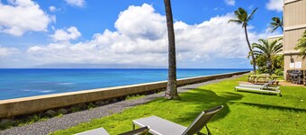 12ft to the Ocean, Oceanfront Studio, Awesome Sunsets & Hawaiian Island views   