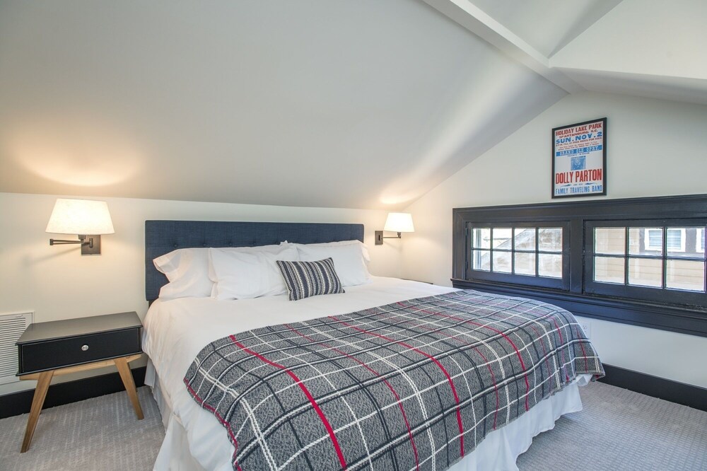 Fabulous Suite 12. South Nashville!