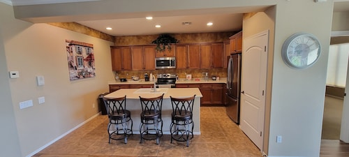 "Non-Smoking, No Pets" 2 Bedroom On Golf Course ~ Swimming Pool & Golf Cart!