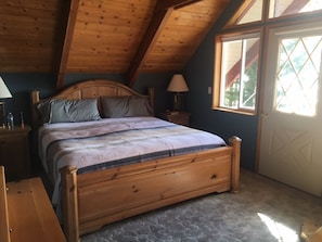 4 habitaciones, tabla de planchar con plancha y cuna de viaje 