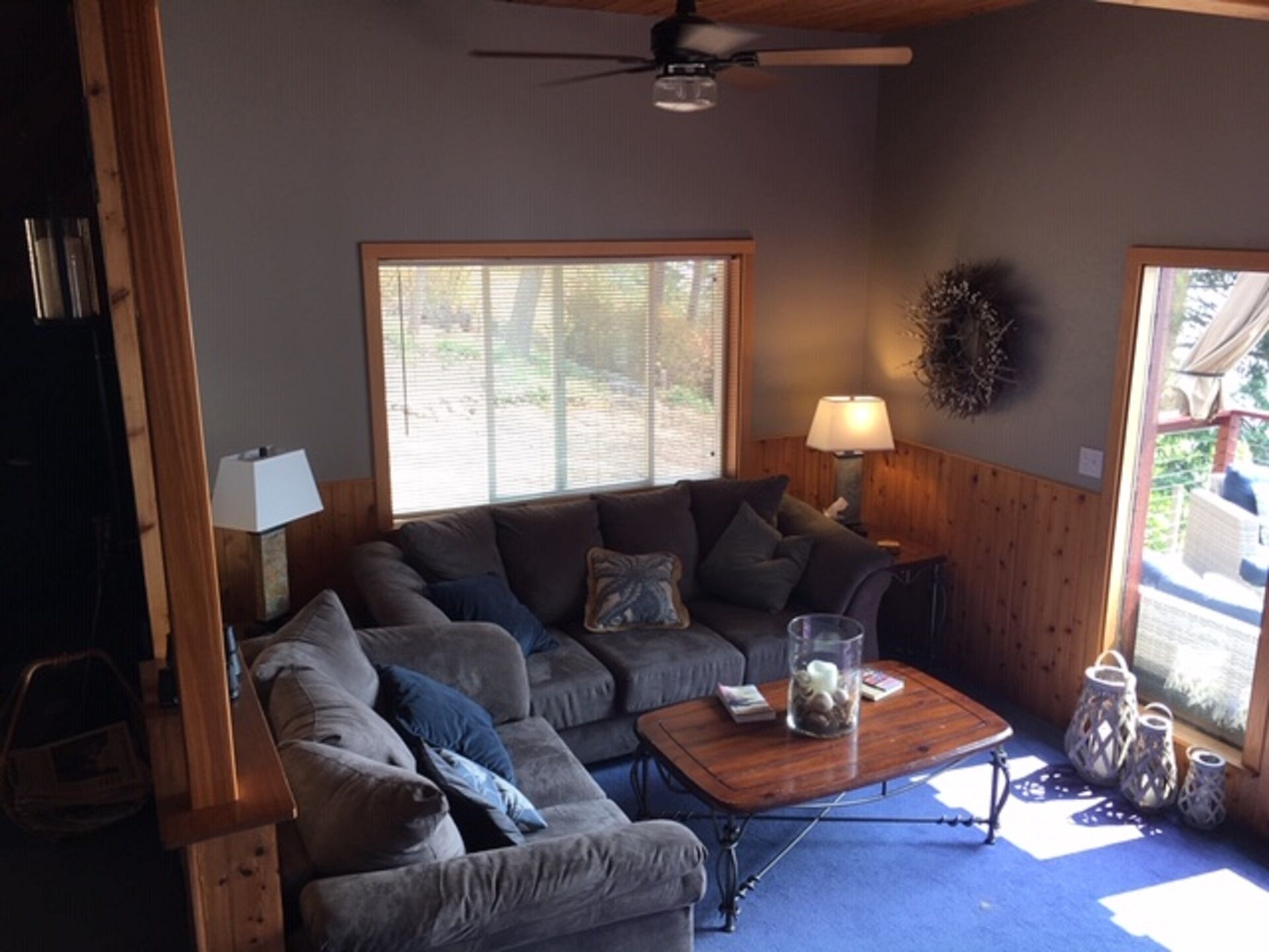 TV connectée, jeux vidéo, lecteur de DVD, livres