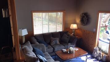 TV connectée, jeux vidéo, lecteur de DVD, livres