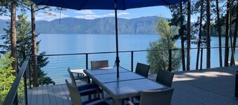 200 pieds de façade de plage privée sur le lac Pend Oreille, avec une vue incroyable!