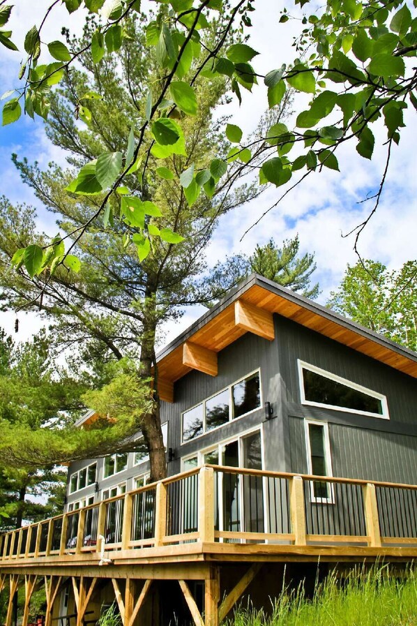 Exterior - 7 min to town! Book now! (Kenora)