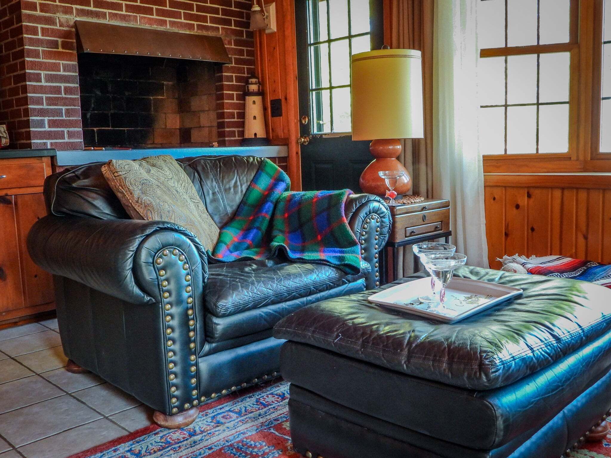 Smart TV, fireplace, DVD player, books