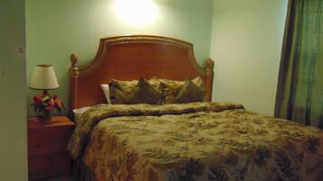 1 habitación, tabla de planchar con plancha, wifi y ropa de cama