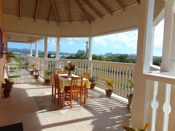 Outdoor dining