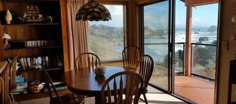 BREATHTAKING VIEW! Hear the waves. Private Beach Access, Free Day!