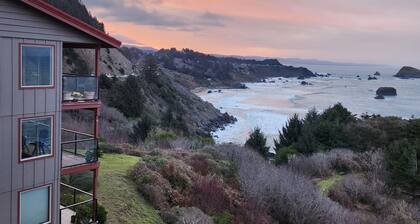 BREATHTAKING VIEW! Hear the waves. Private Beach Access, Free Day!