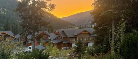 المنطقة المحيطة بالمنشأة