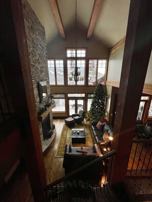 Smart TV, fireplace, DVD player, books - Family Friendly Mountain View Luxury Chalet (Sun Peaks)
