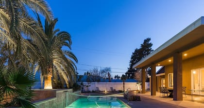 Family Friendly 3600 Sq Ft 5 Bedrooms 4 Bathrooms 3 Miles To Strip