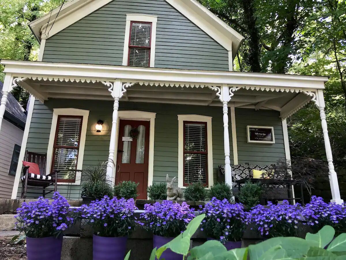 Luxury Cottage w/Hot Tub - Downtown Eureka Springs