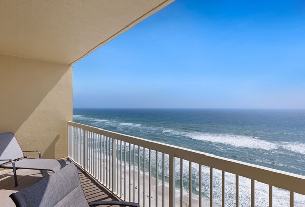 Property grounds - Low Rates Beach Front 2003 East Completely Renovated 2022 (Panama City Beach)