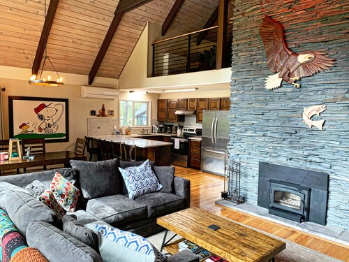 Alderbrook Golf Retreat - with AC, fast Wi-Fi, and EV charger