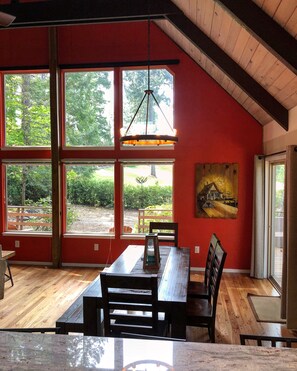 Dining - Alderbrook Golf Retreat - with AC, fast Wi-Fi, and EV charger (Union)