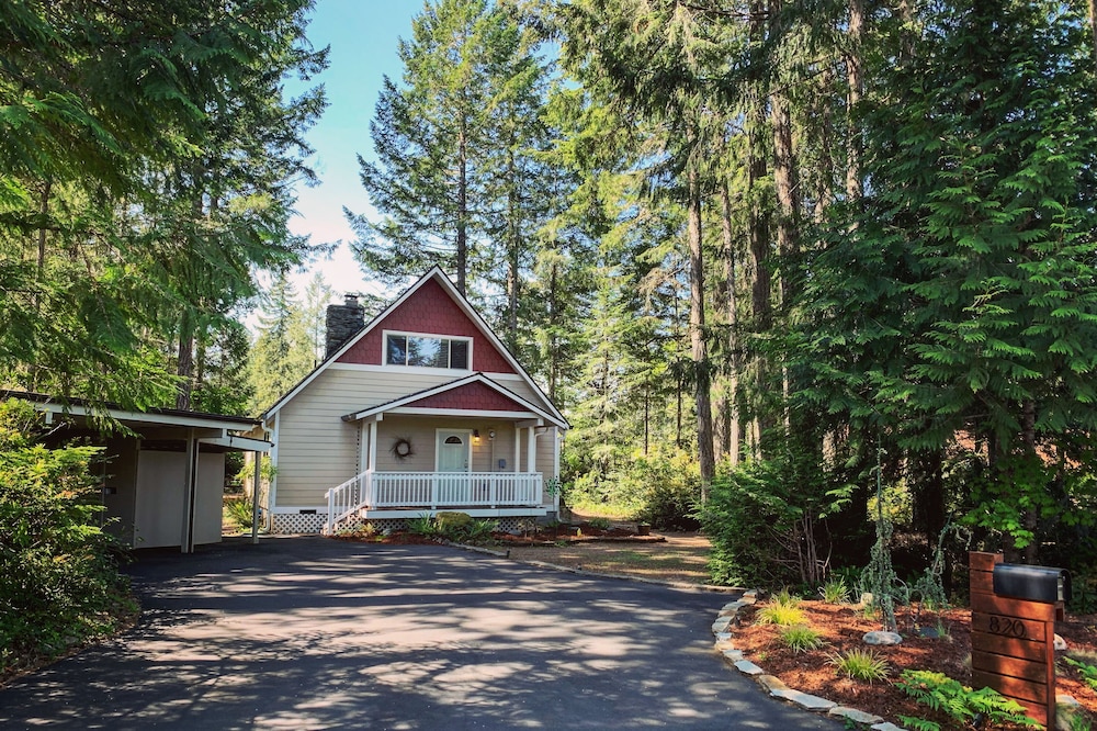 Alderbrook Golf Retreat - with fast Wi-Fi and EV charger