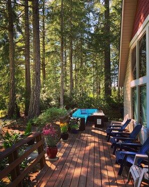 Terrace/patio - Alderbrook Golf Retreat - with AC, fast Wi-Fi, and EV charger (Union)