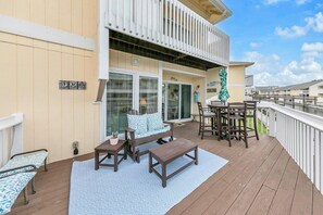 Outdoor dining - Canal Front - Bring Your Boat!! Great Rates !!! (Destin)