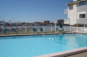 Piscine extérieure, piscine chauffée