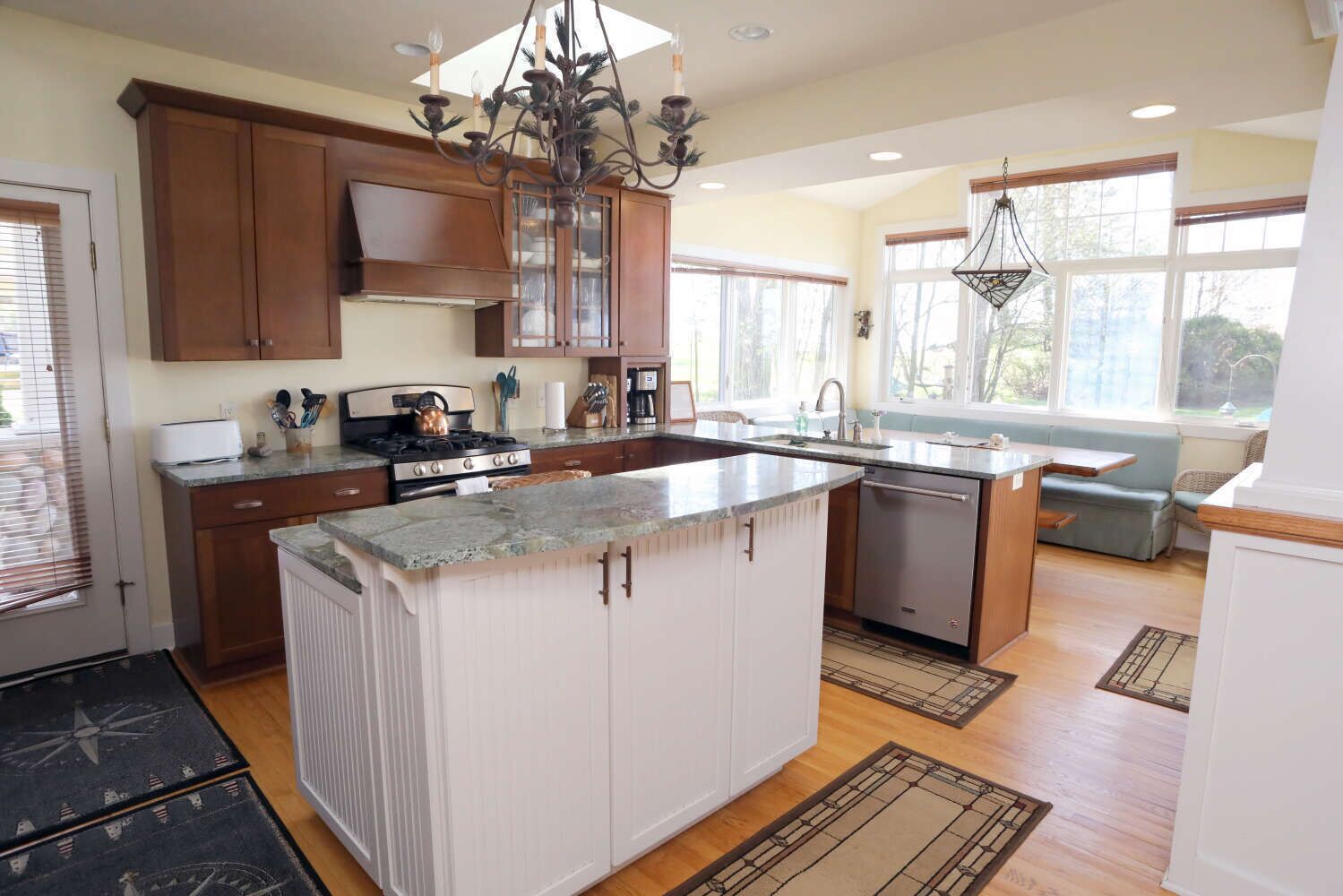 Ventura Pines Cottage on Lake Michigan Great beach, View & yard. 