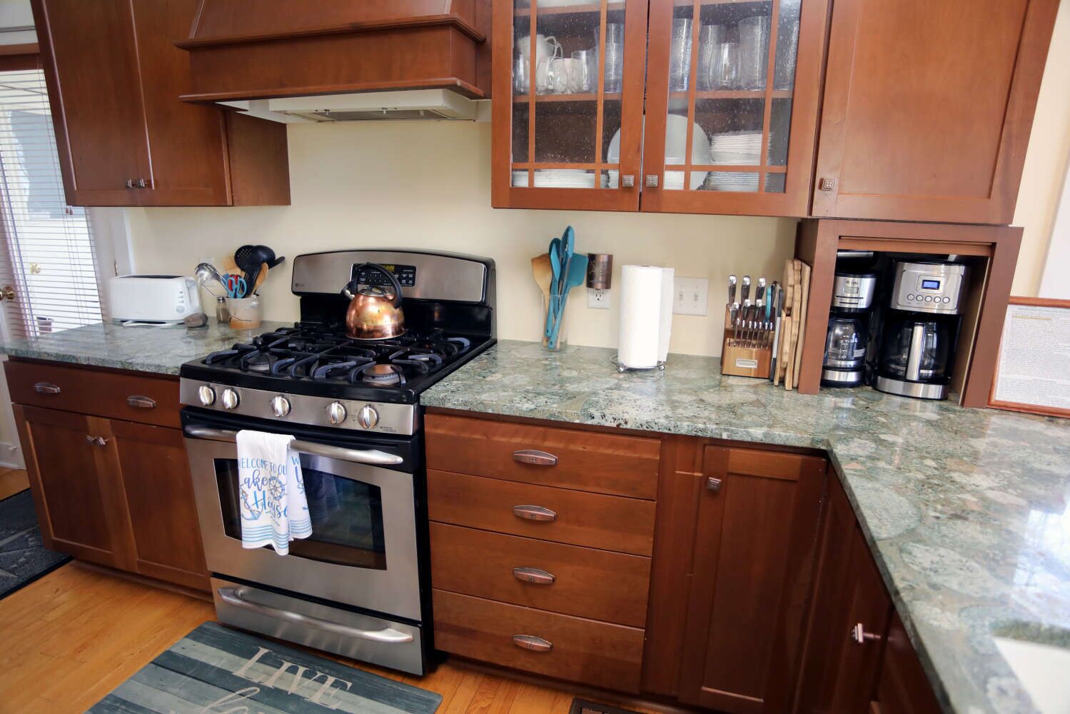 Ventura Pines Cottage on Lake Michigan Great beach, View & yard. 