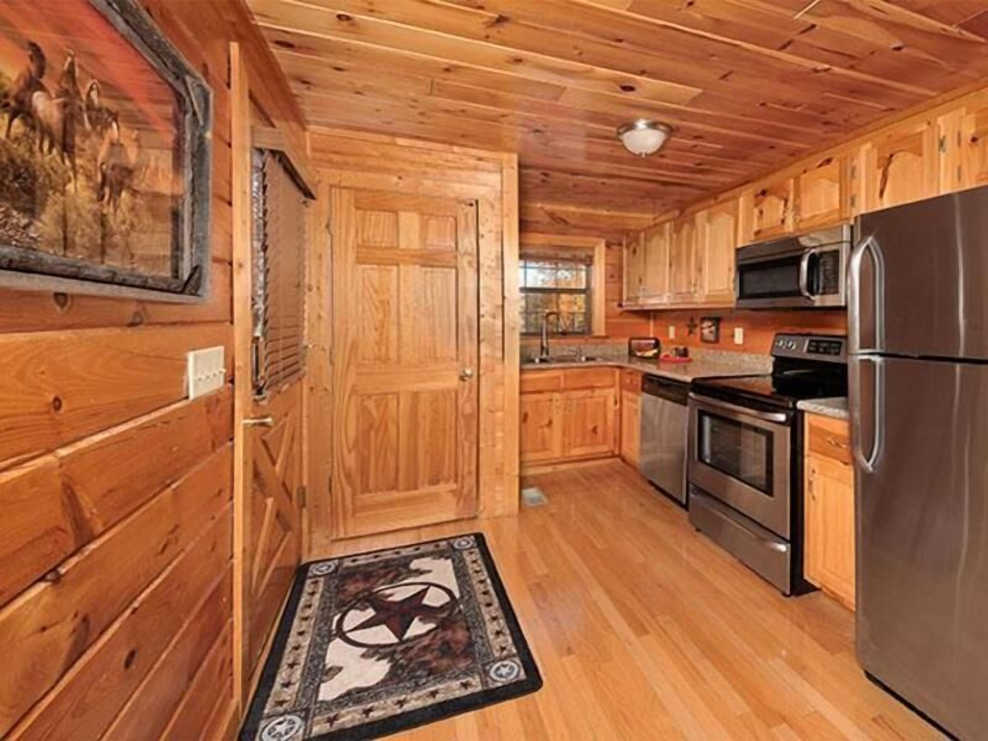 Star Light - 5 Star Cabin w/ a 5 Star Mountain View! ft. a Brand New Hot Tub!