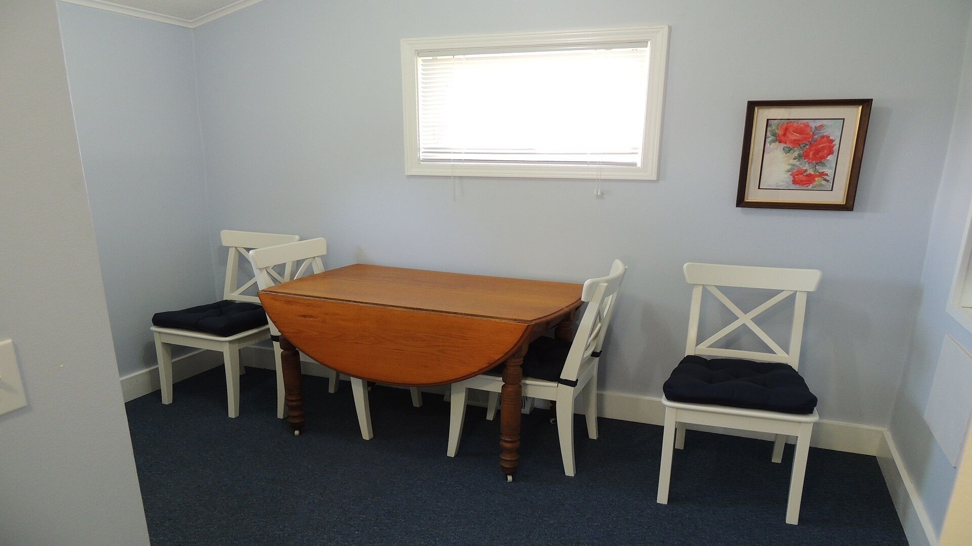 2 blocks from Lake Charlevoix and easy walk to downtown Boyne City