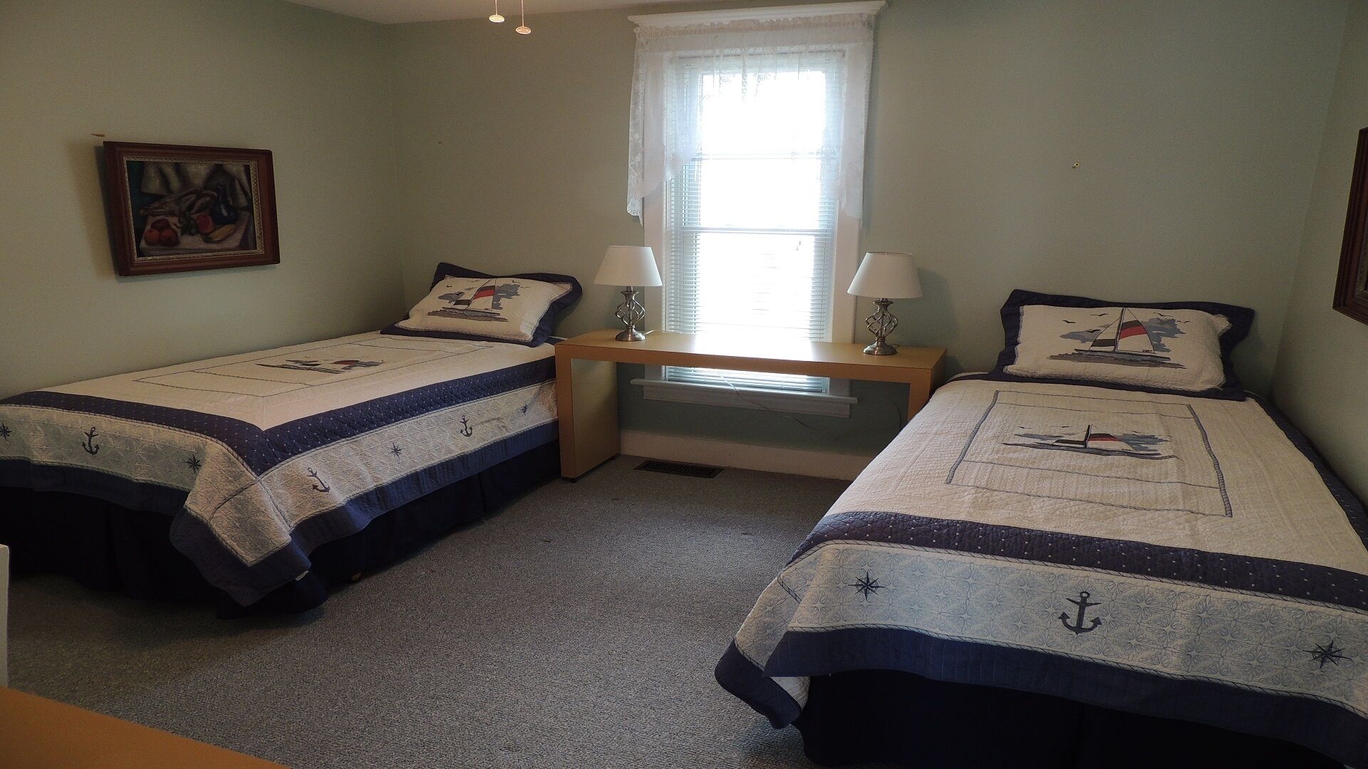 2 blocks from Lake Charlevoix and easy walk to downtown Boyne City