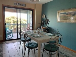 Dining - “Spivey’s Korner” Ocean Views, Easy Steps to quiet sandy Beach - secure WiFi (Pine Knoll Shores)