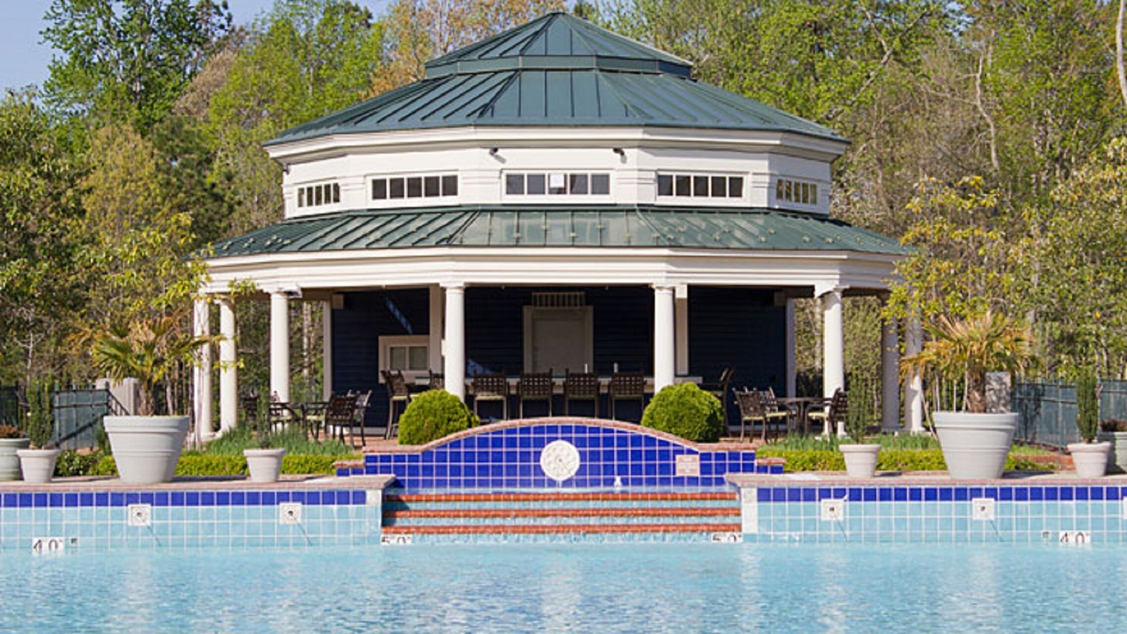 4 BDRM~ HUGE UNIT SLEEPS 12~ ONLY 10 MILES TO BUSCH GARDENS~INDOOR/OUTDOOR POOLS