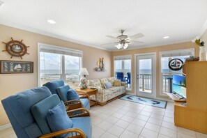 TV, DVD player - Oceanfront Bliss! Stunning Views & Steps to the Sand. (Galveston)