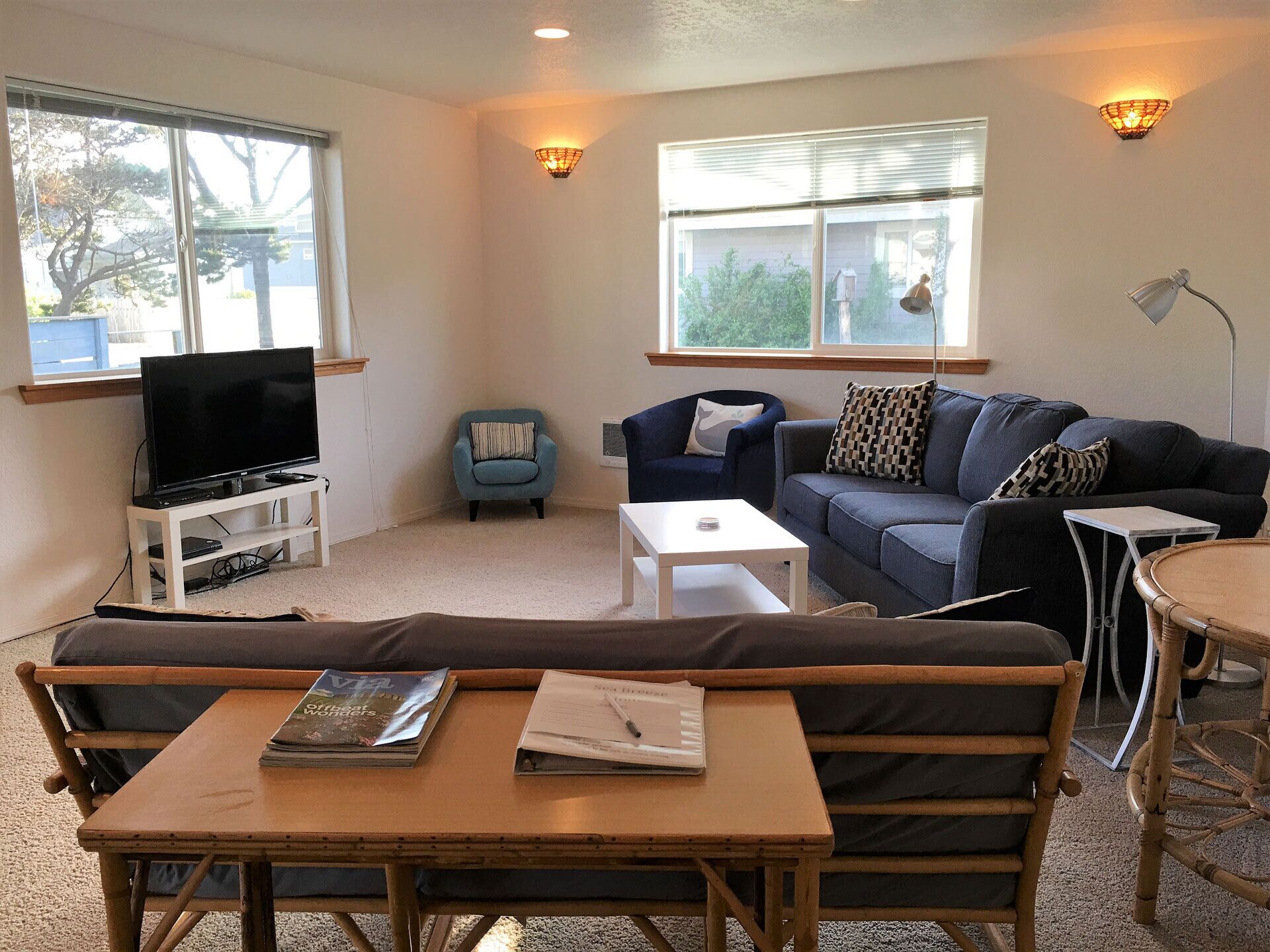 Single level home, near beach. Ultra clean. Great location -Walk to everything!