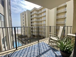 Property grounds - Gulf House - Unit 304 2BR/2BA Condo ON THE BEACH in Gulf Shores - ALAVHR 514 (Gulf Shores)