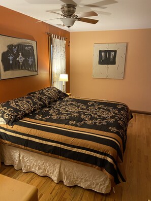 3 bedrooms, desk, iron/ironing board, travel cot