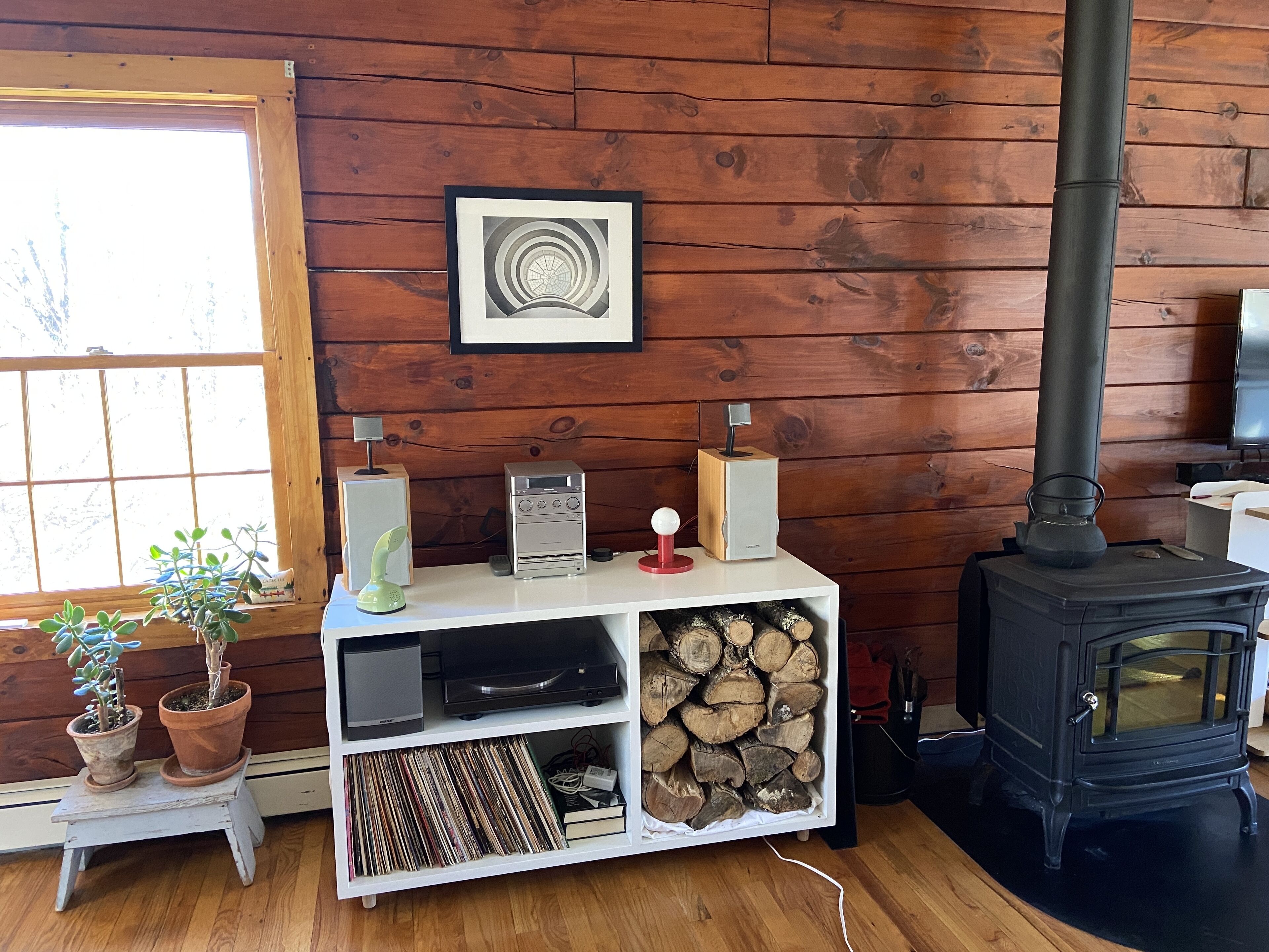Charming, Tranquil Catskills Log Home.