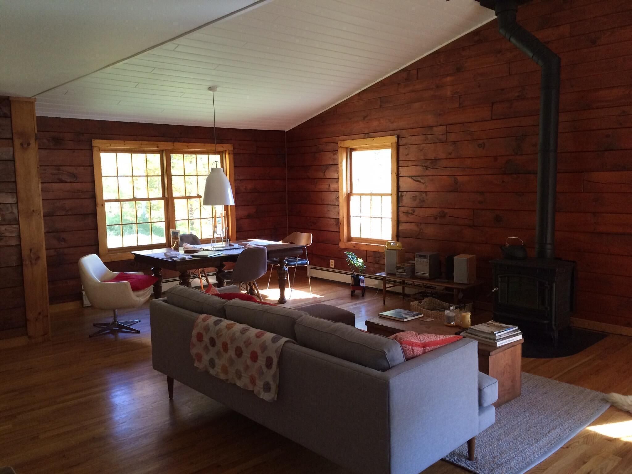 Charming, Tranquil Catskills Log Home.