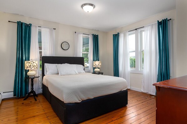 6 chambres, fer et planche à repasser, Wi-Fi, draps fournis