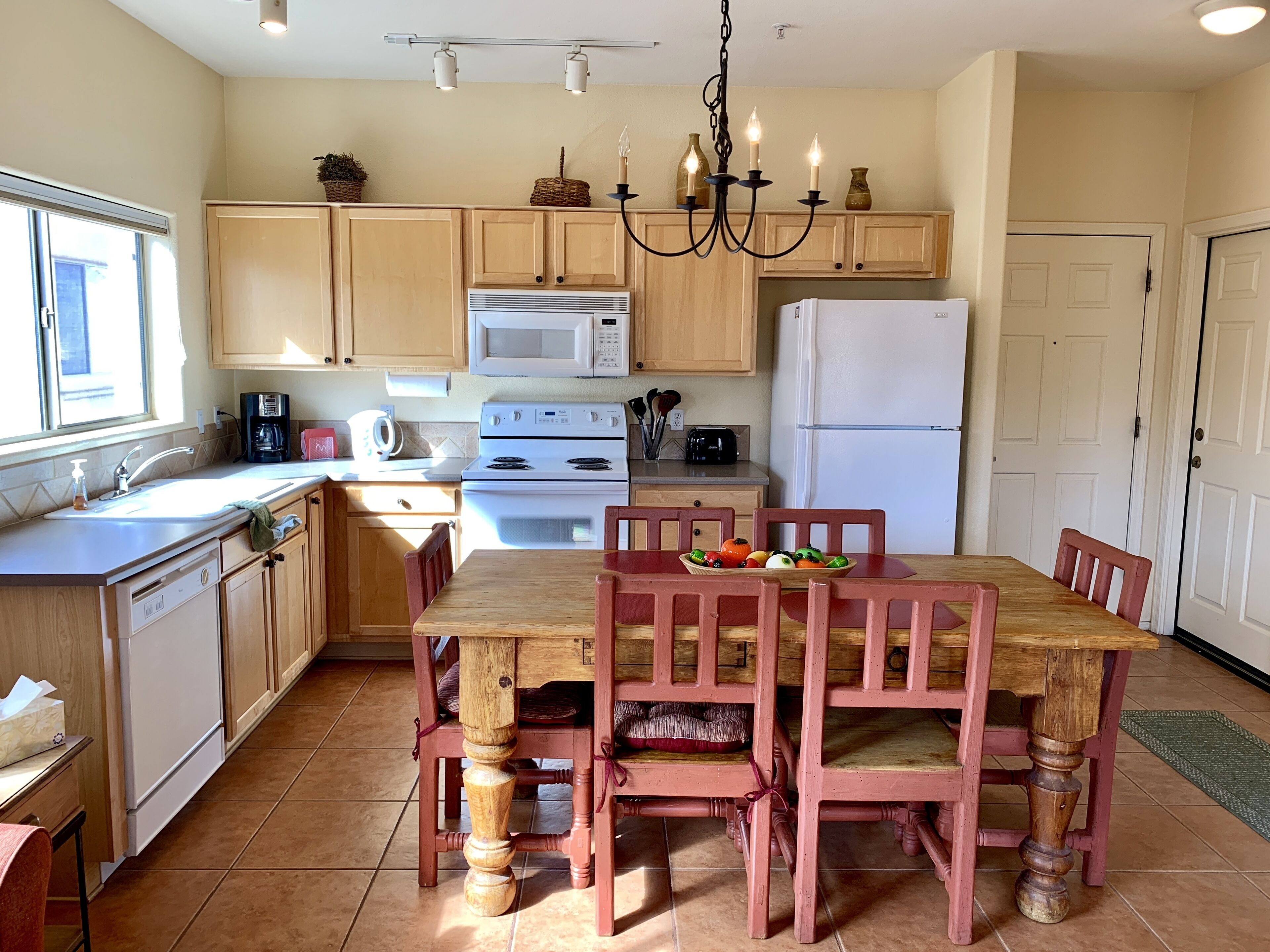 Clean & Charming Southwest Style Private Condo with Pool & Mountain Views!