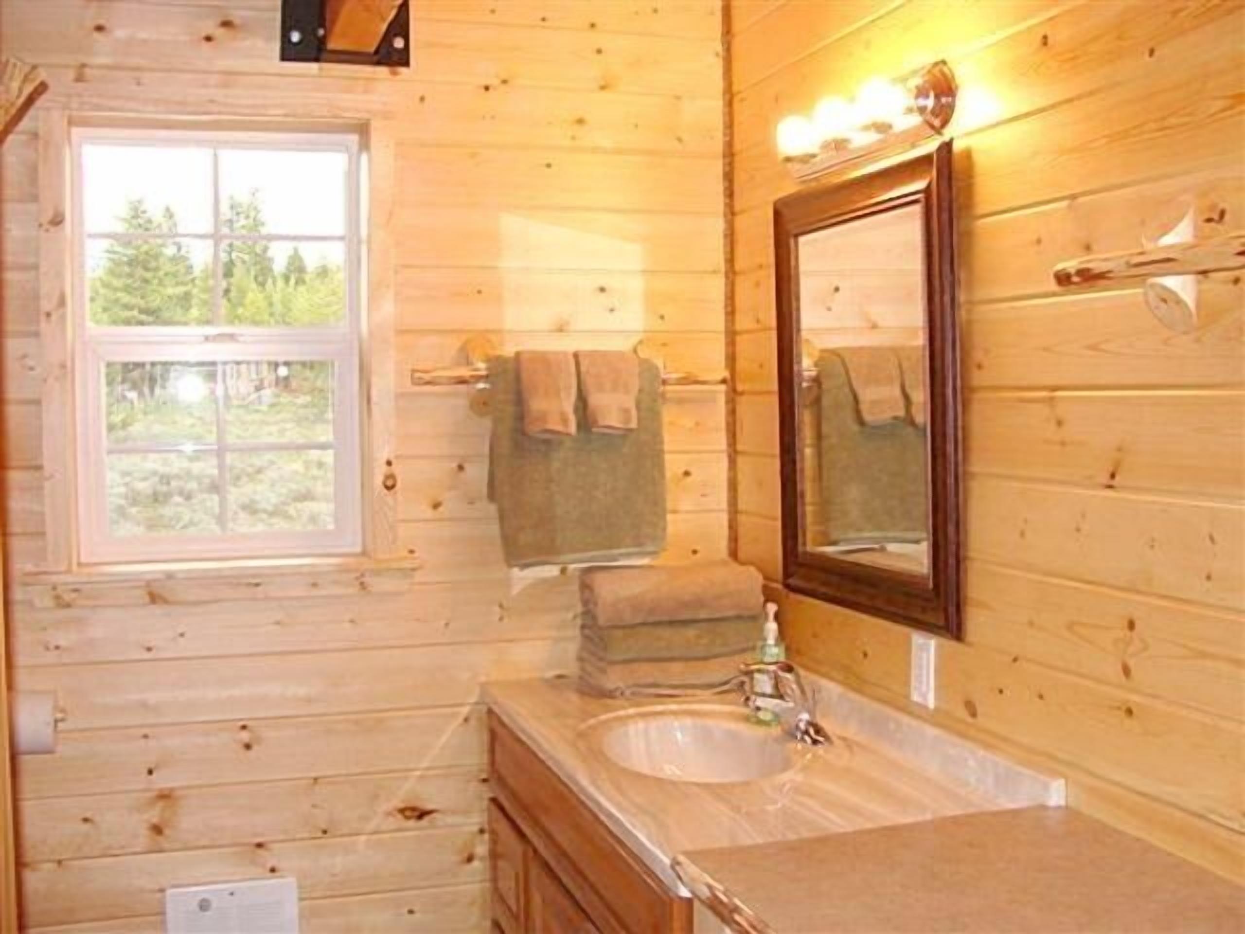 Forest Haven, a Cozy Cabin, 30 Minutes from Yellowstone!