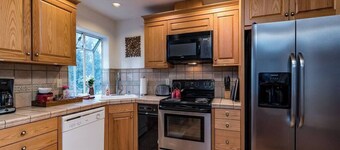 Inside Yosemite Park-Yosemite Spring Wonderland