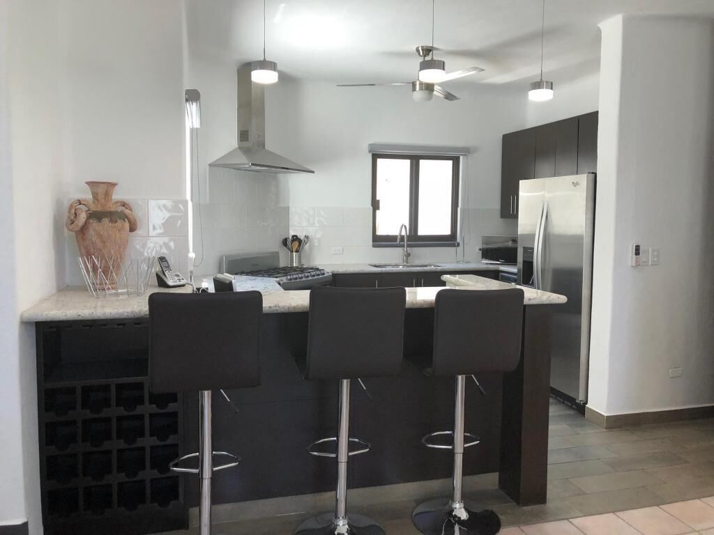 Casa Colibrí, a quiet oasis only a short stroll to downtown & marina