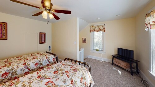 Lovely Laurel Run Cottage, Hocking Hills, Hot Tub